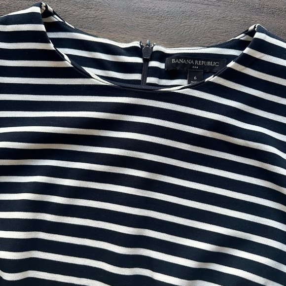 Banana Republic Striped Bell Sleeve Dress, MINT Condition!! Size 6 - Picture 3 of 3